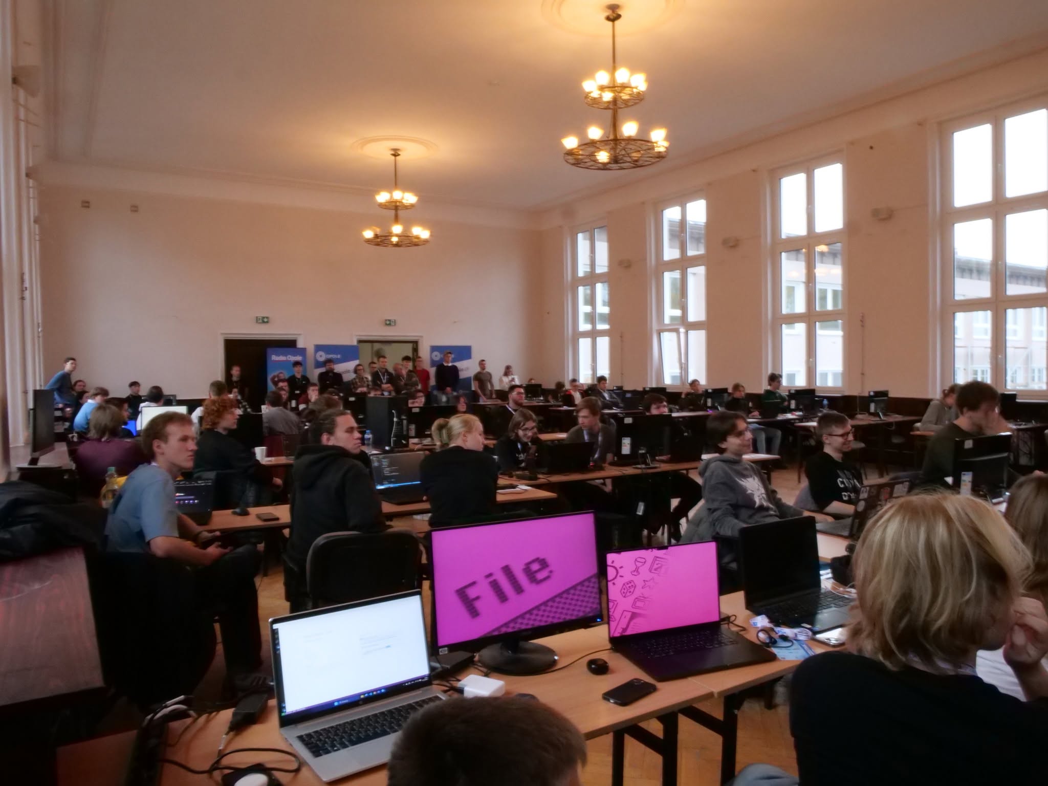 Dołącz do hackathonu